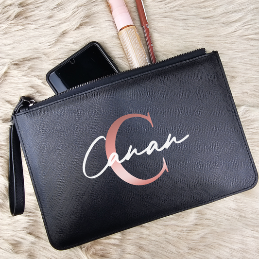 Personalisierte Kosmetiktasche in Lederoptik | Elegante Accessoire- & Abendtasche mit Namen | Schwarz mit Trageschlaufe