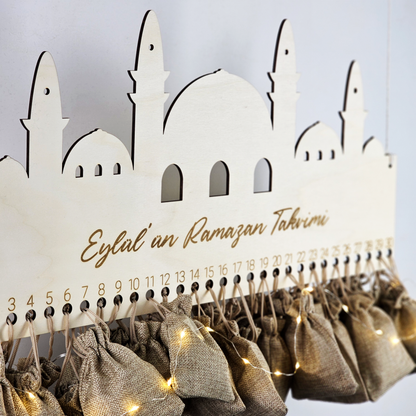 Personalisierter Ramadan Kalender aus Holz – 30 Tage Ramadankalender zum Befüllen | Mit Namen | Ramadan Geschenk für Kinder | Bayram / Eid Deko (Moschee)