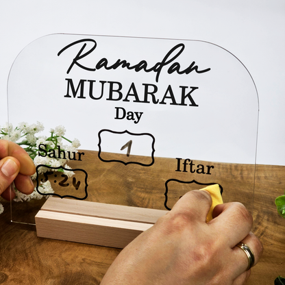 Ramadan / Ramazan Imsakiye Planer aus Acryl – Sahur & Iftar Zeiten | Beschreibbar | Islamische Deko & Geschenkidee (Kompakt Arabisch)