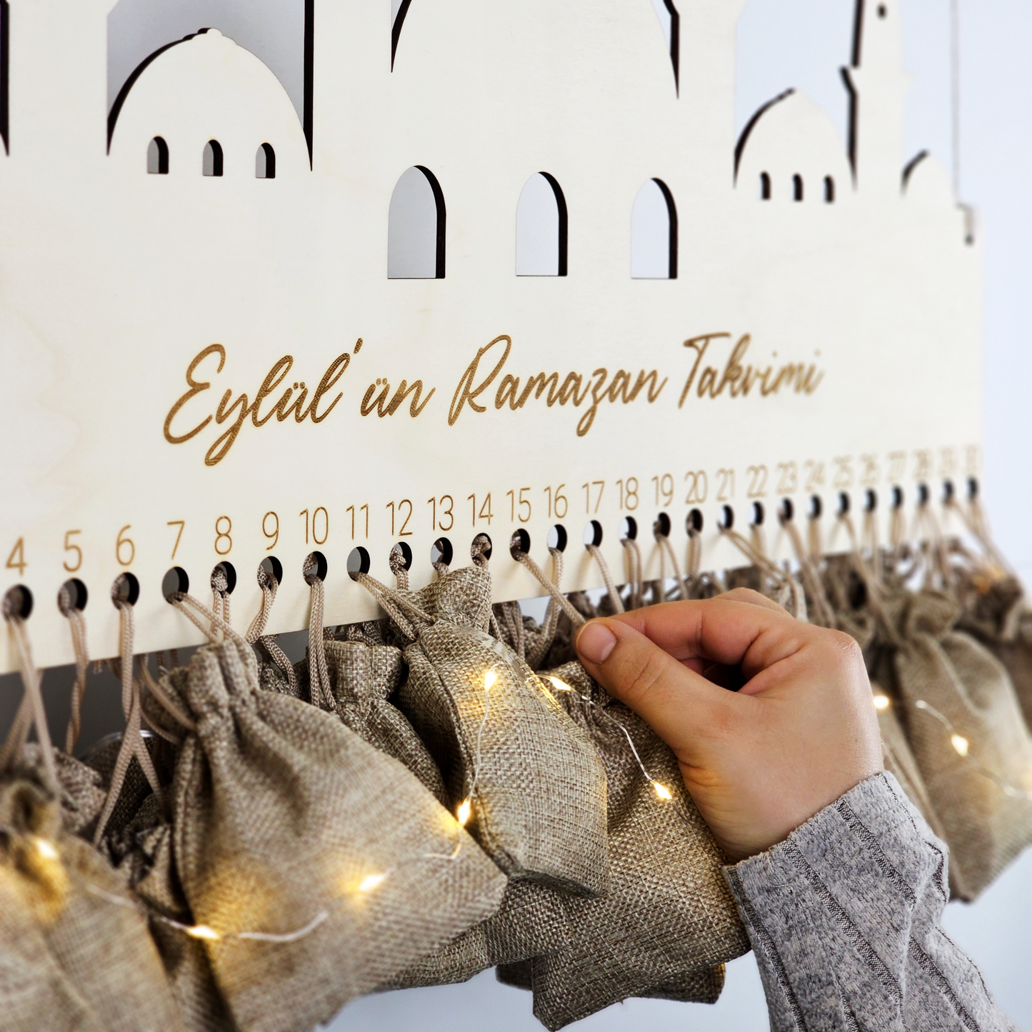 Personalisierter Ramadan Kalender aus Holz – 30 Tage Ramadankalender zum Befüllen | Mit Namen | Ramadan Geschenk für Kinder | Bayram / Eid Deko (Moschee)