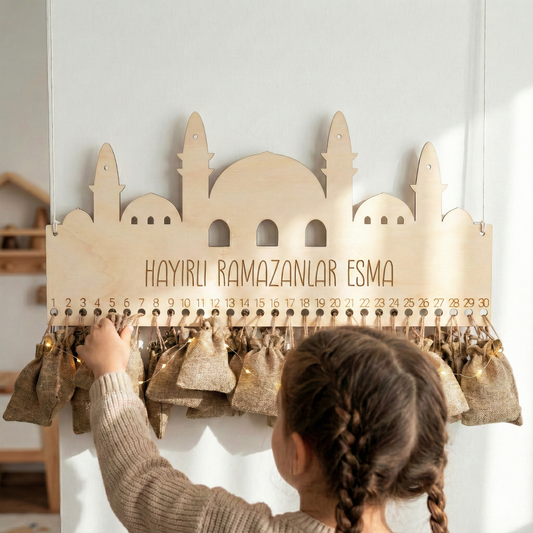 Personalisierter Ramadan Kalender aus Holz – 30 Tage Ramadankalender zum Befüllen | Mit Namen | Ramadan Geschenk für Kinder | Bayram / Eid Deko (Moschee 4)